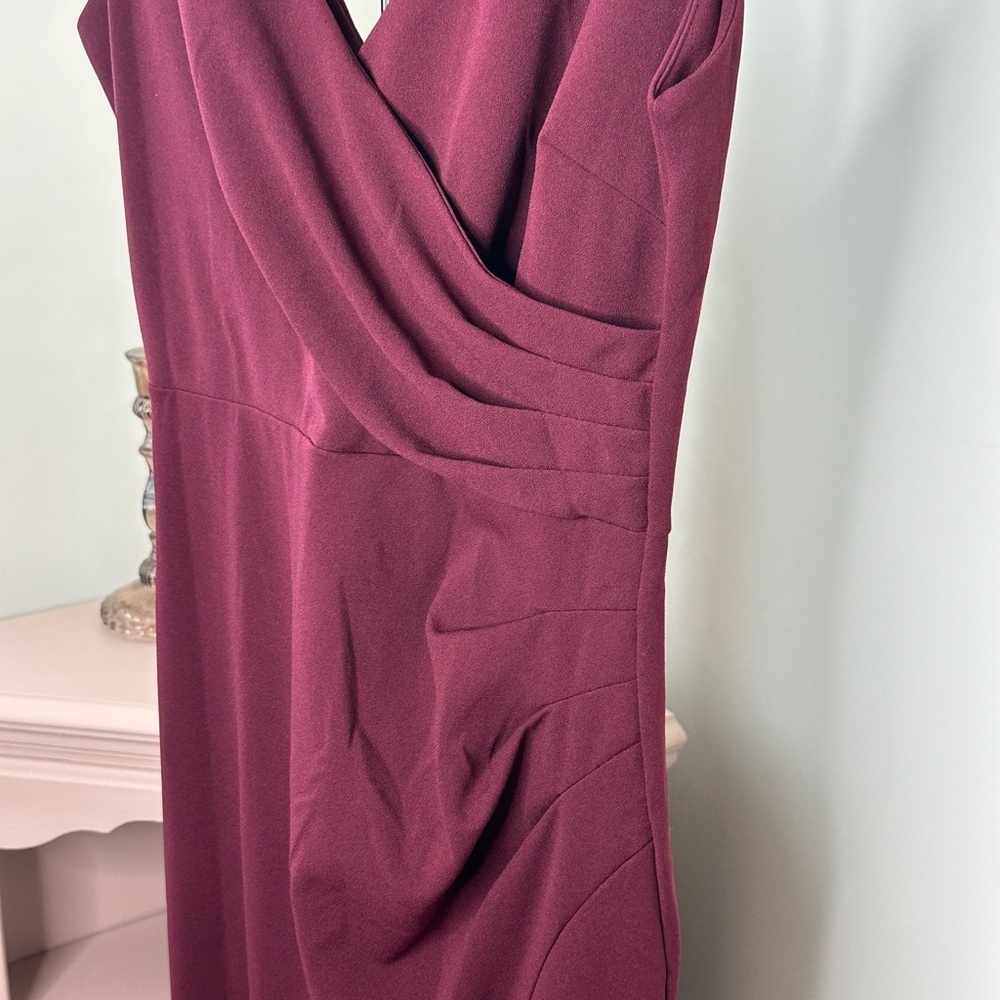 Chic Backless Burgundy Dress MEDIUM - Picture 4 of 7